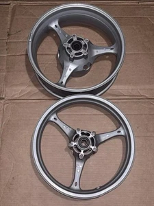 2006-2007 SUZUKI GSXR 600 750 OEM POWDER-COATED FRONT & REAR WHEEL STRAIGHT - Picture 1 of 6