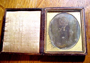 Antique Daguerreotype PHOTO of LADY from SCRANTON PA. in Tooled Leather CASE - Picture 1 of 6