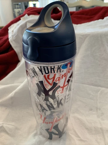 New York Yankees Tervis Water Bottle 24 ounce.   Never Been Used Cover