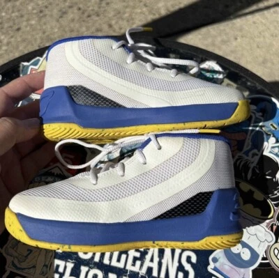 Zapatos Curry 3 para niños pequeños “dub Nation” talla 9k Foto 1 de 4