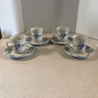 JUEGO DE 4 TAZAS Y PLATILLOS DE CAFÉ FLORALES GIBSON "SUSURRO" Foto 1 de 4