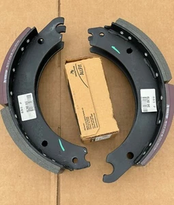 1 Set Genuine OEM Meritor Relined Brake Shoes BSX4703TQ212 - Picture 1 of 5