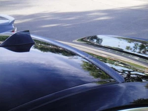 Alerón de techo de ventana trasera Carbon Look para Chrysler 300C 2013-2020 - Imagen 1 de 3