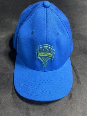 Boné Seattle Sounders ajustado adulto pequeno/médio azul futebol Mitchell & Ness - Imagem 1 de 4