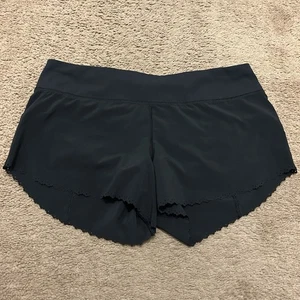 Lululemon pantaloncino smerlato veloce e gratuito nero taglia 8 bordo decorativo cucitura interna 3" - Foto 1 di 6