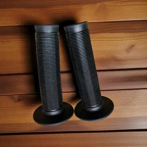 Black bicycle Handlebar Grips - Soft Comfortable - BMX - MTB Kids Bicycle Grips - Picture 1 of 1