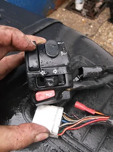 TRIUMPH T595 L/H SWITCH , READ THE DESCRIPTION - Picture 1 of 1