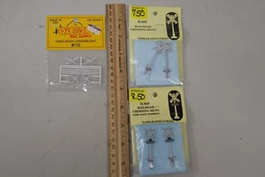 Unbranded HO Scale Railroad crossing signs. - Picture 1 of 7