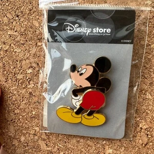 PP37515 Japan Disney Store Mickey Mouse Furi Furi Swinging Butt LE1250 - Picture 1 of 3