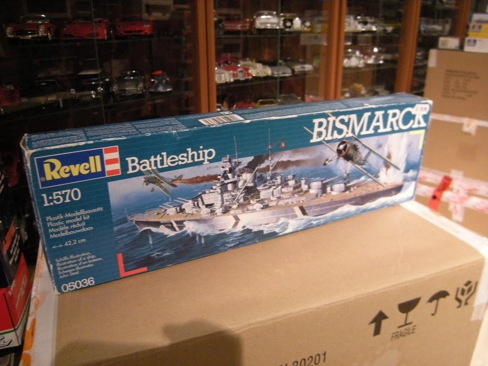 1:570 Revell Battleship Bismarck in OVP - Bild 1 von 1
