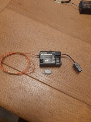 FUTABA FP-R116FB 35MHZ 5 CHANNEL RECIEVER - Image 1 of 4