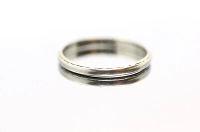 Vintage 18K White Gold Wedding Band 2mm. Sz 5.75. Stackable ring. - Image 1 of 4