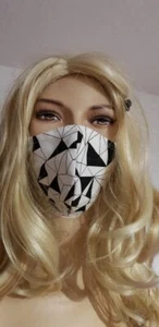 Abstrakte Mundmaske Alltagsmaske Mundbedeckung Stoffmaske  weiß schwarze Prismen - Bild 1 von 3