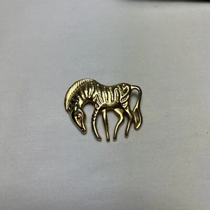 Vintage Zebra Brosche goldfarben Safari Afrika 2,6” x 1,3” massiv Zoo Pferd süß - Bild 1 von 3