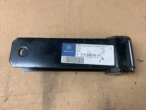Genuine Mercedes 676 679 677 Truck Spring Shock Mount Bracket A6753200637 NEW! - Picture 1 of 1