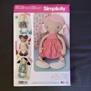 Simplicity 8539 Whimsy Dolls 15" Puppen & Kleidung Schnittmuster ungeschnitten - Bild 1 von 5
