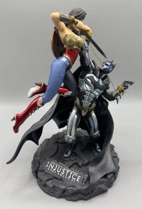 Injustice, Gods Among Us - Estatua de Batman y Wonder Woman - Sin caja original - Imagen 1 de 8