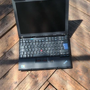 Lenovo ThinkPad X200 with x200 ultrabase IC2D P8600 4Gb Ram 320 hdd damaged case - Picture 1 of 7