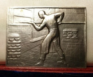 FRENCH 72MM ART MEDAL plaque BRONZE THE BAKER TRADITIONAL BAKERY GASTRONOMY - Picture 1 of 2