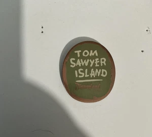 Prendedor Disneyland Tom Sawyer Island - Clásico Parques Disney Coleccionable - Imagen 1 de 2