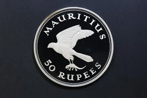 MAURITIUS 1975 50 Rupees Silver 1.0407 ASW PROOF Beautiful coin! KESTRAL BIRD - Picture 1 of 2