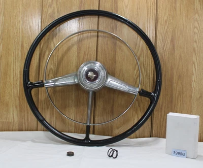 Volante Pontiac Chieftain 1953-1954 con anillo de bocina y botón de bocina Foto 1 de 4