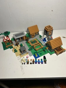 LEGO Minecraft: The Village (21128) - Picture 1 of 8