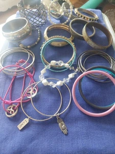 Lot Of 16 Bangles For Repair Or Crafts - Picture 1 of 7