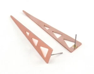 1 par de postes de pernos de pendiente de triángulo largo (50x11mm) de cobre crudo 3726 - Imagen 1 de 2