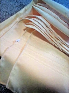 VGC 52 X 50 Wrinkle Resistant Tablecloth Yellow - Picture 1 of 9