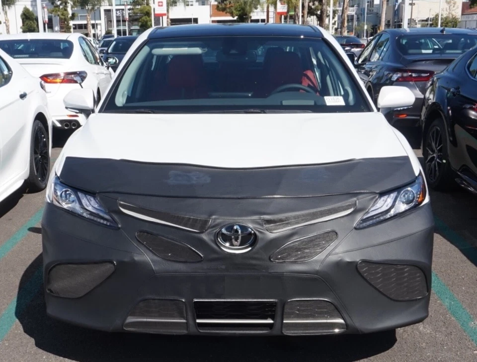 Sujetador con cubierta de máscara frontal Lebra para Toyota Camry SE, XSE 2021-2024 sin licencia Foto 1 de 1