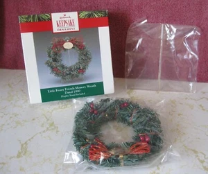 VINTAGE HALLMARK, LITTLE FROSTY FRIENDS WREATH W/ STAND, 3 ORN'S, & BOXES - 1990 - Picture 1 of 8