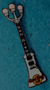 SAN DIEGO BLUE STREET DOWNTOWN QUARTER GAS LAMP POST GUITAR Hard Rock Cafe PIN - Bild 1 von 1