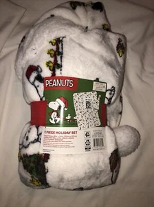 Peanuts 2 Piece Holiday Set Travel Throw Blanket 40"x50" & Holiday Hat NEW - Picture 1 of 3