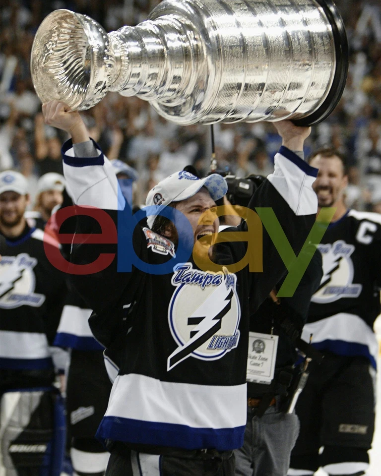 Martin St. Louis 2004 Stanley Cup Champs Tampa Bay Lightning 8x10 NHL Photo - Image 1 of 1