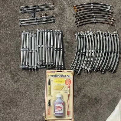 Vintage  Lionel Train Track O Gauge Lot of 40- 22 Straight 18 Curved - Image 1 of 4
