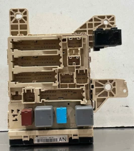 2006 Toyota Sienna OEM Body Control Multiplex Network Fuse Relay Box 2004-2007 - Picture 1 of 8