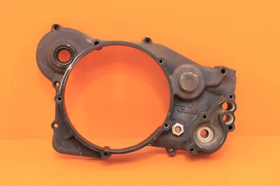 Корпус корпуса водяного насоса 2005 05 GAS EC250 внутреннее промежуточное сцепление крышка - Изображение 1 из 4