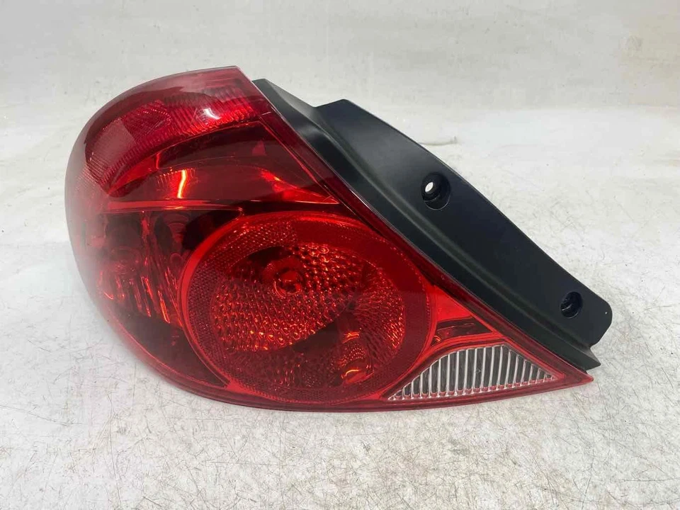 Tail Light Assembly KIA SPECTRA Driver Side 00 01 - Image 1 of 4