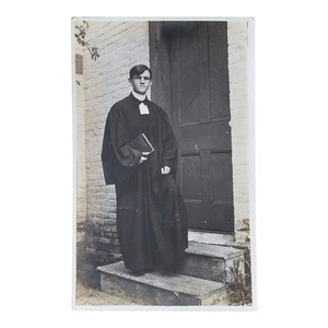 Lutherischer Pfarrer Pfarrer mit Gesangbuch RPPC um 1904-1918 - Bild 1 von 4