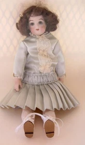 Muñeca Repro Bisque Placa de Hombro por Ruth Bartlome Firmada RMB 12 En Cara Pintada - Imagen 1 de 14