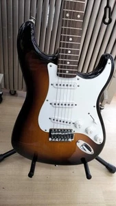 SQUIER Affinity Stratocaster Used Poplar body Rosewood fingerboard w/Gig case - Picture 1 of 9