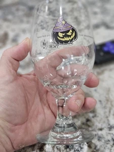 südliche Tier Brauerei Stielglas mit Meister der Unterwelt - Bild 1 von 3