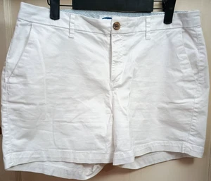 Old Navy Everyday Short Mid-Rise White Lightweight Size 10 - Picture 1 of 3