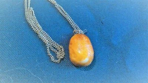 Schöne Naturperle aus baltischem Bernstein - 6,49 gr. - Bild 1 von 3