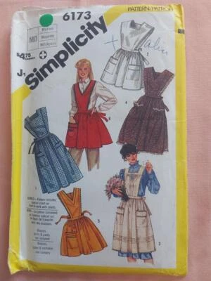 Simplicity 6173 Misses' Vintage Set of Aprons in Two Lengths Patterns - Image 1 of 2