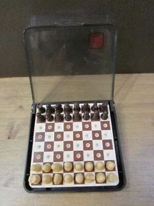 Gioco di scacchi da viaggio Jumbo vintage made in Germany quadrato 3-1/2" - Foto 1 di 7
