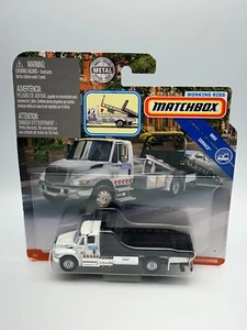 Matchbox Working Rigs International Durastar 4400 Flatbed Transporter, 1:64, NIB - Picture 1 of 11