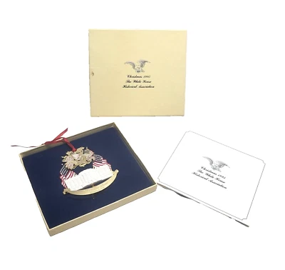 Adorno Árbol Asociación Casa Blanca Navidad con Papeleo y Caja 1995 Foto 1 de 4