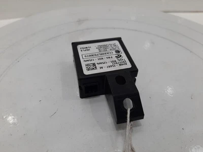 Land Rover Range Rover Mk4 (L405) 2015 antena RF Foto 1 de 4